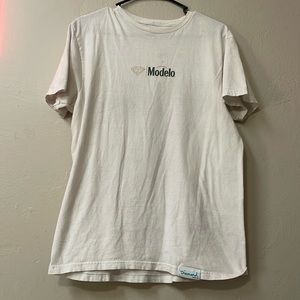 Modelo x diamond graphic tee